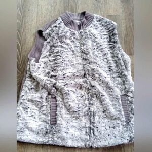 Alfred Dunner Kids Gray and White Furry Vest